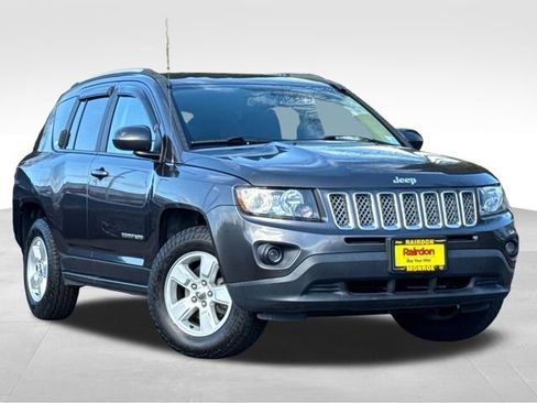 Used 2017 Jeep Compass Latitude image 1