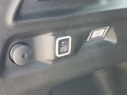Certified 2025 Jeep Grand Cherokee L Altitude AWD/4WD image 9