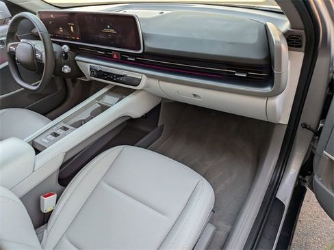 Used 2025 Hyundai Ioniq 6 SEL image 32