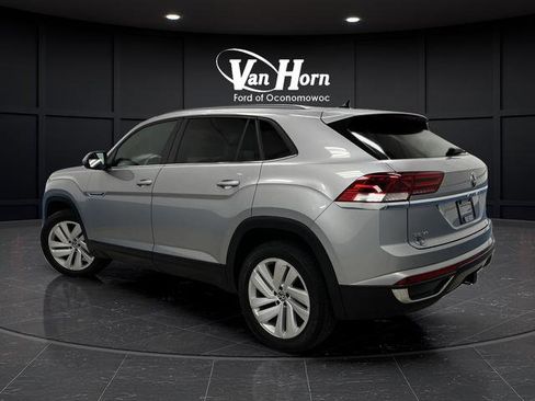 Used 2022 Volkswagen Atlas Cross Sport SE w/ Panoramic Sunroof Package image 3