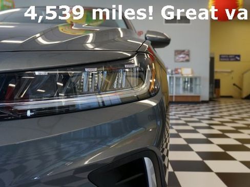 Certified 2025 Volkswagen Jetta SE image 69