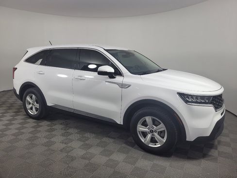 Used 2022 Kia Sorento LX image 11