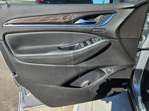 Used 2024 Buick Enclave Avenir w/ Avenir Technology Package image 9