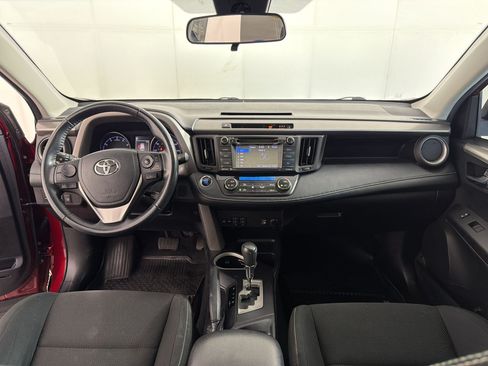 Used 2018 Toyota RAV4 XLE AWD/4WD image 16