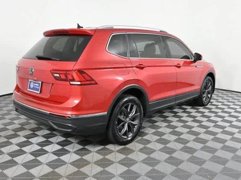 Certified 2023 Volkswagen Tiguan SE w/ Panoramic Sunroof Package image 10