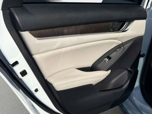 Used 2022 Honda Accord Touring image 11