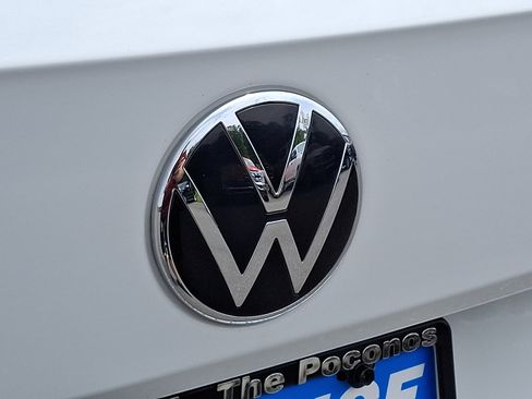 Used 2023 Volkswagen Taos SE w/ Panoramic Sunroof Package AWD/4WD image 30