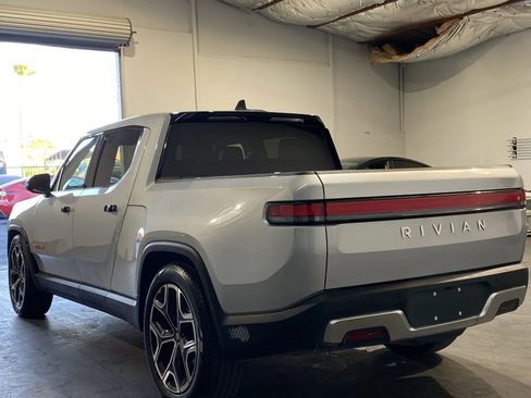 Used 2022 Rivian R1T Adventure image 2