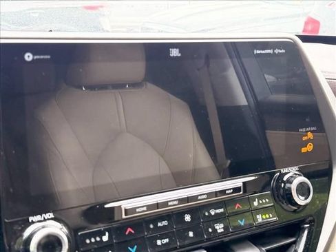 Used 2021 Toyota Highlander Limited AWD/4WD image 8