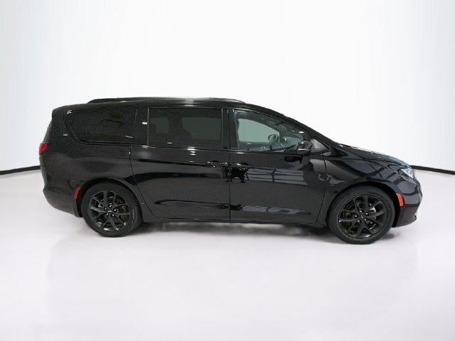 Used 2025 Chrysler Pacifica Limited FWD image 8