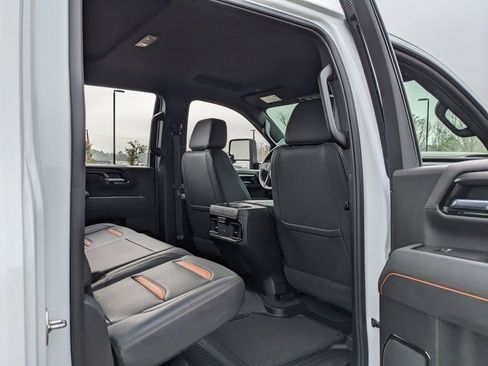 Used 2025 GMC Sierra 2500 AT4 image 48