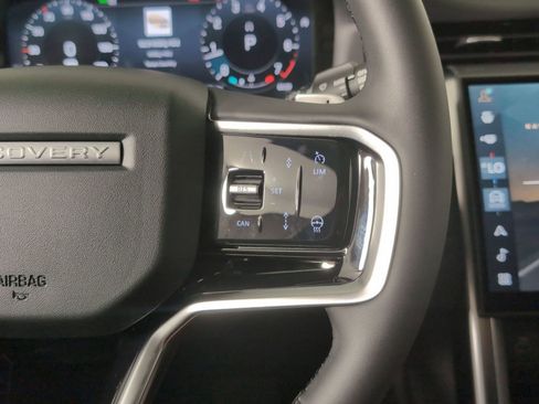 Used 2025 Land Rover Discovery Sport S image 16