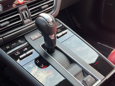 Certified 2026 Porsche Macan AWD/4WD image 34