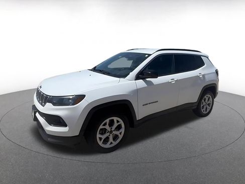 Used 2025 Jeep Compass Latitude image 8
