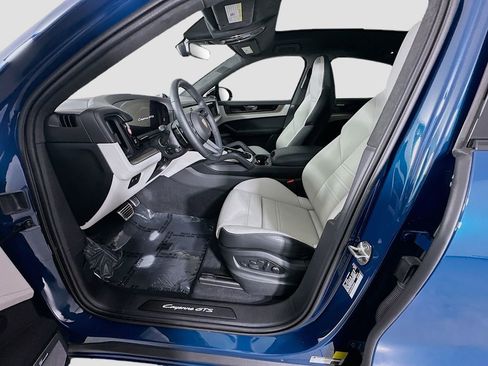 New 2025 Porsche Cayenne GTS image 5