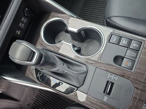 Used 2025 Toyota Highlander Limited image 26