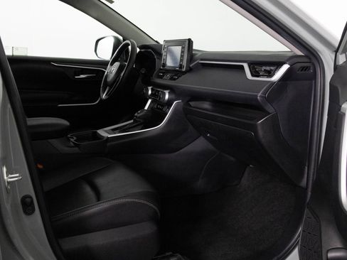 Used 2021 Toyota RAV4 XLE Premium image 41