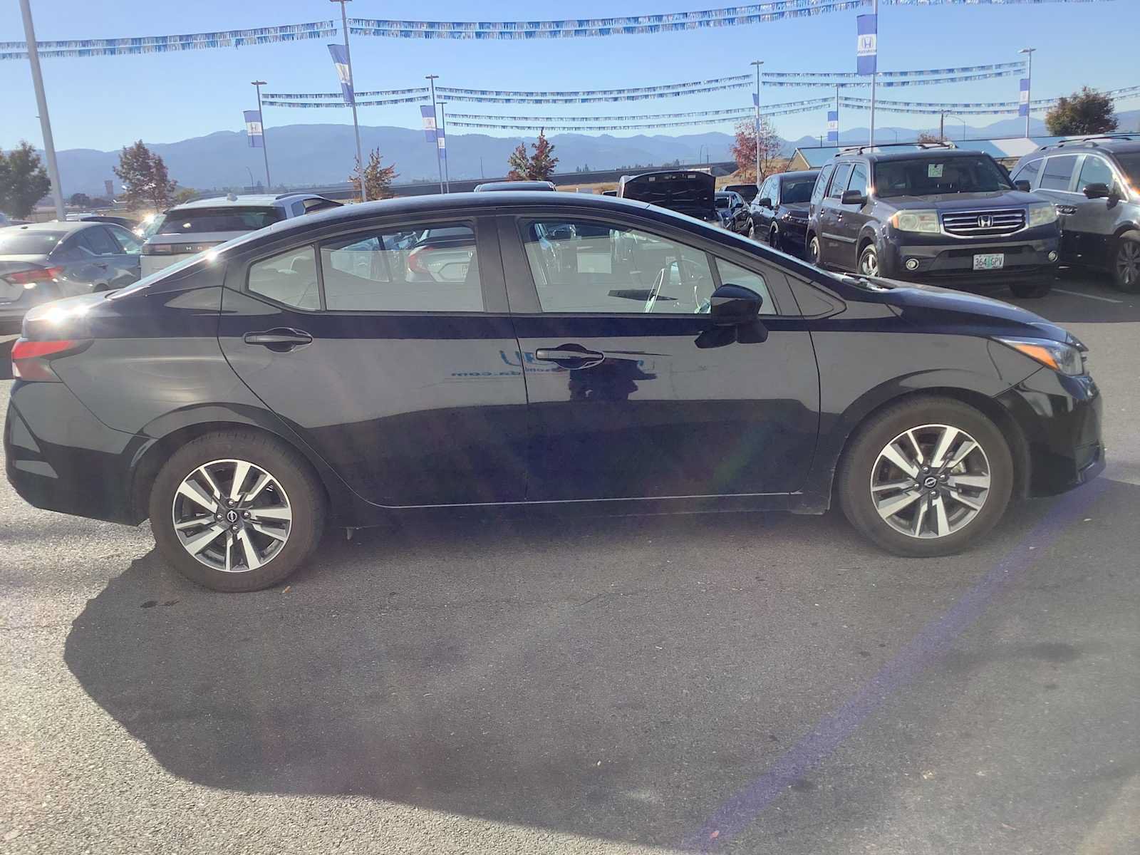 Used 2025 Nissan Versa SV FWD image 7