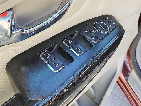 Used 2018 Kia Sedona EX image 20