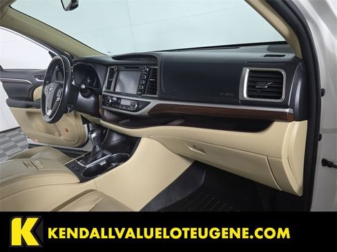 Used 2015 Toyota Highlander Limited Platinum image 20