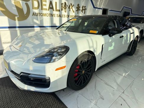 Used 2019 Porsche Panamera GTS image 3