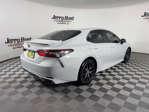 Used 2024 Toyota Camry SE FWD image 6