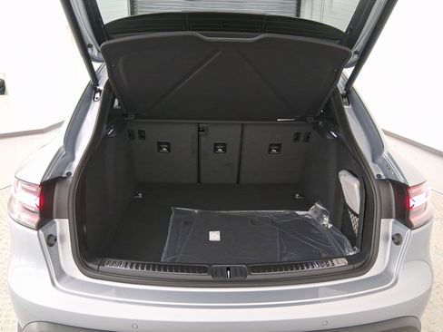 Used 2026 Porsche Macan image 32