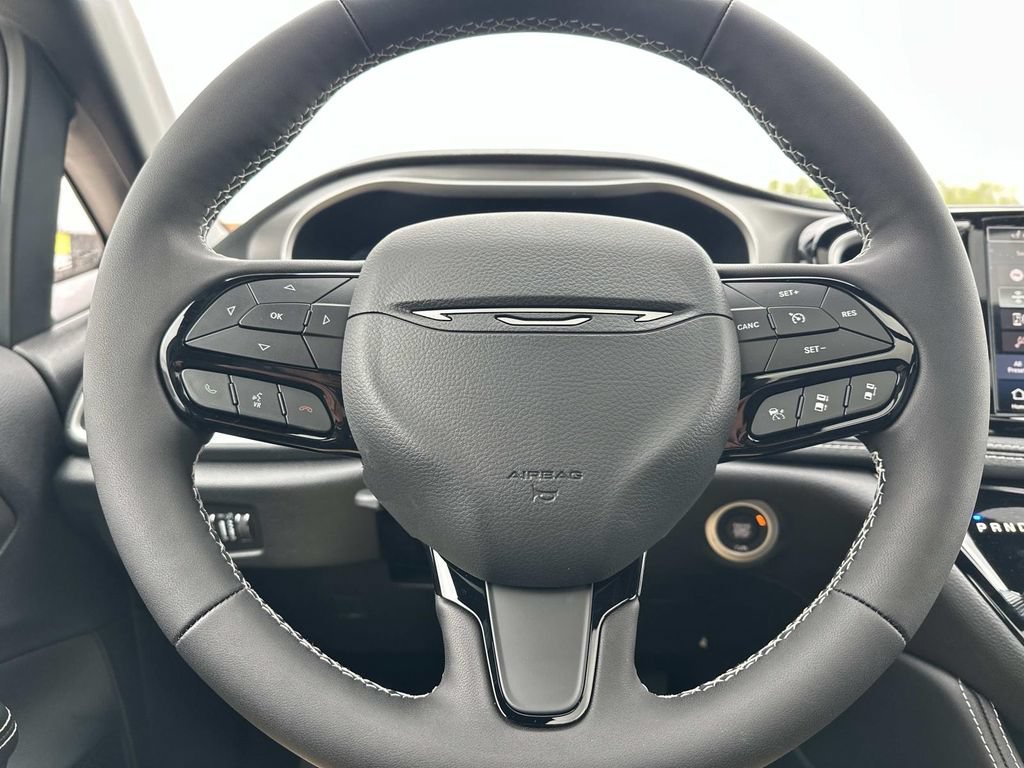 New 2027 Chrysler Pacifica Limited AWD/4WD image 16