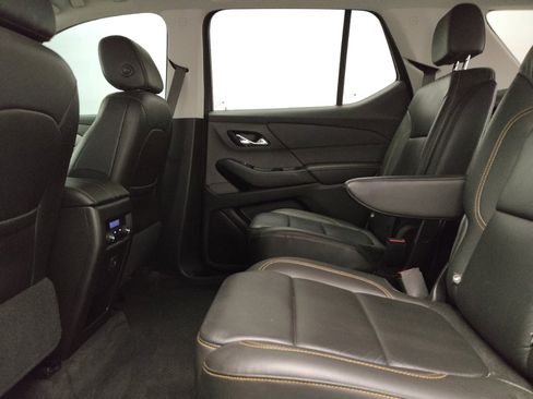 Used 2020 Chevrolet Traverse LT w/ Driver Confidence II Package AWD/4WD image 18