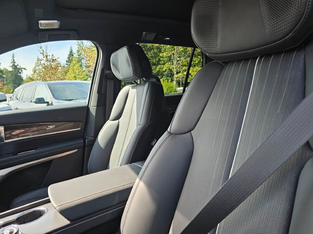 New 2027 Cadillac Vistiq Luxury AWD/4WD image 24
