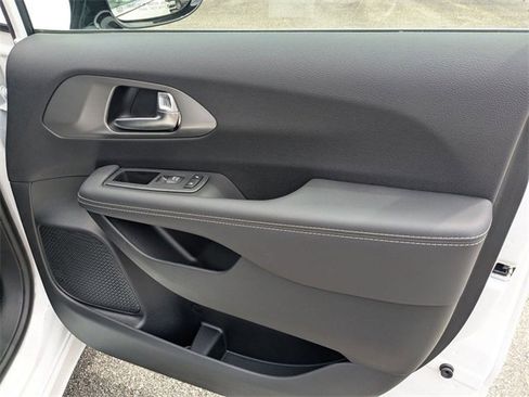 New 2026 Chrysler Voyager LX image 34