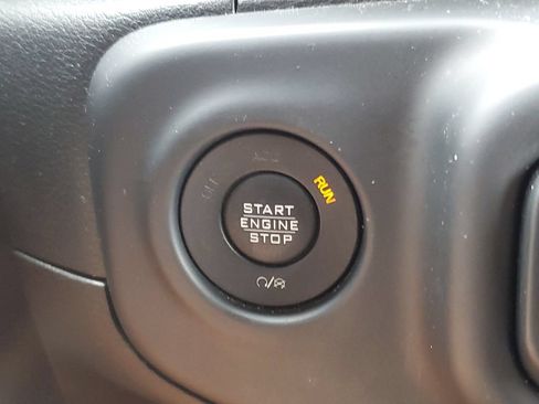 Used 2018 Jeep Wrangler Unlimited Sahara w/ Uconnect 4C Nav & Sound Group AWD/4WD image 28