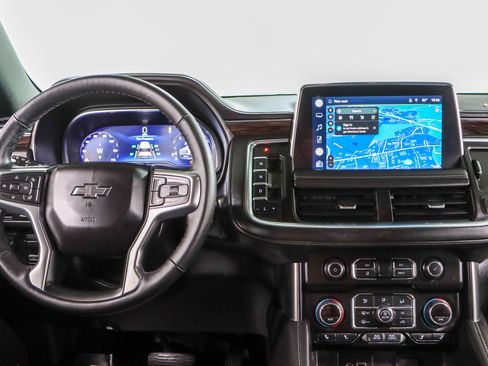 Used 2022 Chevrolet Suburban Z71 w/ Z71 Off-Road Package AWD/4WD image 18