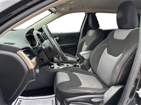 Used 2014 Jeep Cherokee Latitude w/ Cold Weather Group image 42