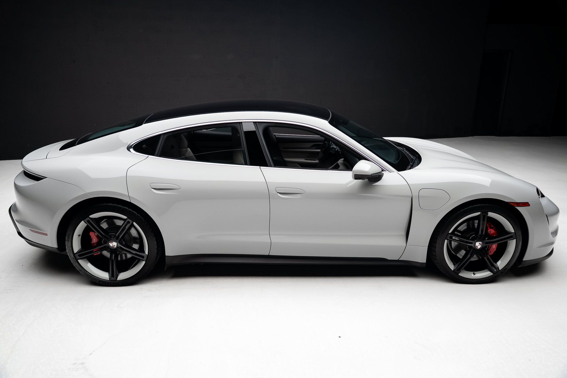 Used 2022 Porsche Taycan 4S AWD/4WD image 31