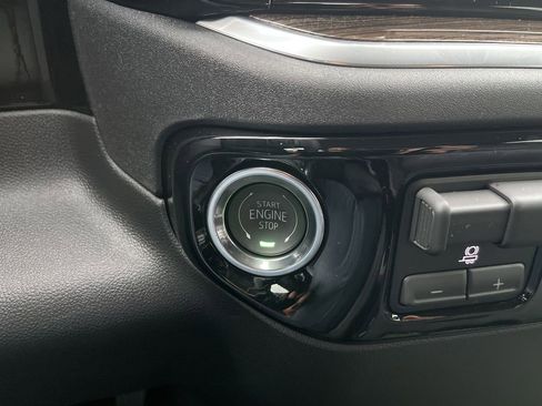 New 2026 GMC Sierra 1500 Elevation image 17