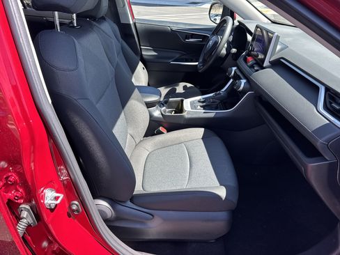 Used 2025 Toyota RAV4 XLE w/ Convenience Package image 11