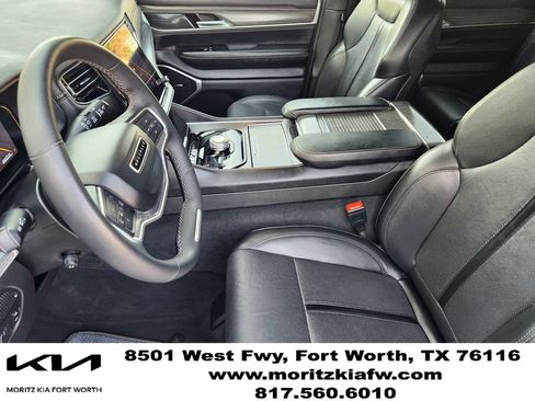 Used 2024 Jeep Wagoneer L Series II w/ Flexible Seating Group AWD/4WD image 12
