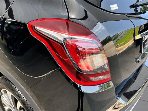Used 2022 Buick Encore Preferred AWD/4WD image 28