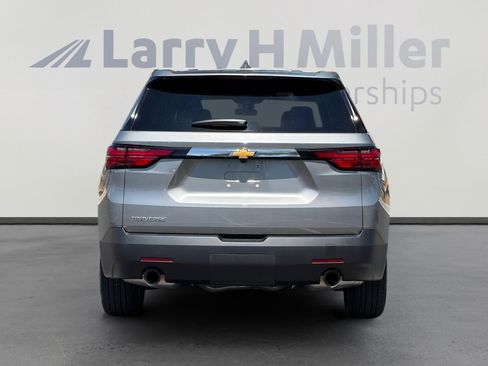 Used 2023 Chevrolet Traverse LS w/ Safety Package FWD image 5