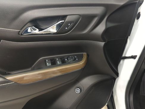 Used 2023 GMC Acadia SLE w/ Driver Convenience Package image 13