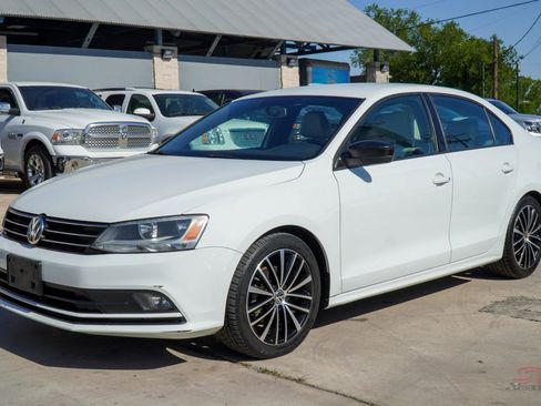 Used 2015 Volkswagen Jetta SE image 3
