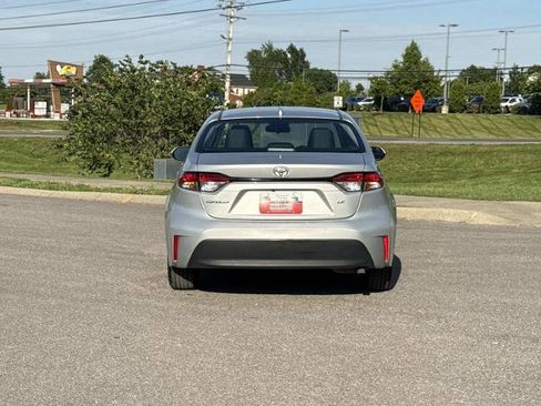 Used 2024 Toyota Corolla LE FWD image 5
