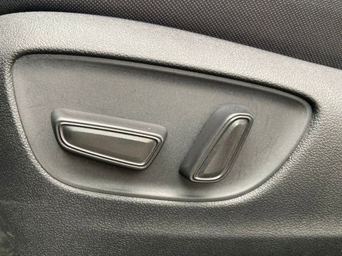 Used 2025 Toyota Highlander LE image 13