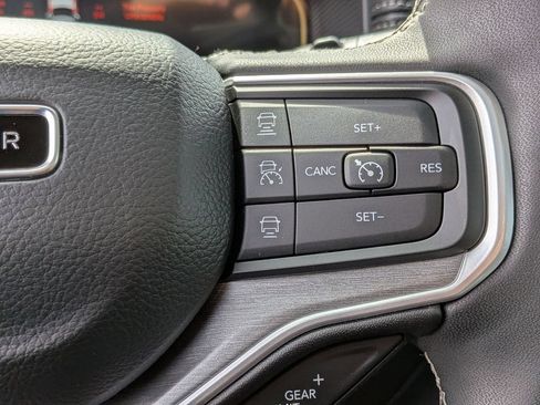 Used 2025 Jeep Wagoneer Series II w/ Premium Group I AWD/4WD image 13