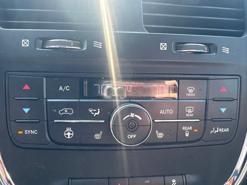 Used 2018 Dodge Grand Caravan GT FWD image 16