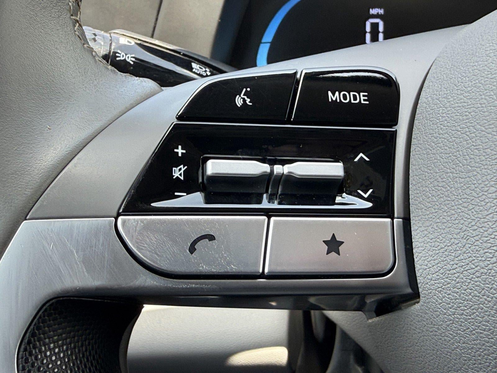 Used 2025 Hyundai Elantra Sport FWD image 18