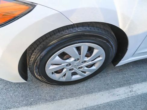 Used 2017 Hyundai Elantra SE image 8