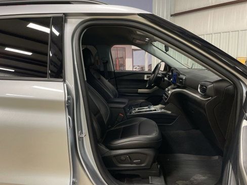 Used 2023 Ford Explorer XLT w/ Equipment Group 202A AWD/4WD image 28