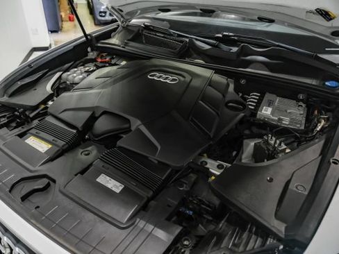 Used 2019 Audi Q8 Premium Plus w/ Premium Plus AWD/4WD image 43
